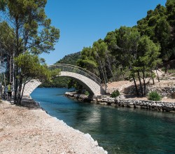 kameni most